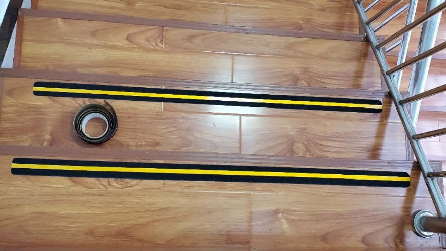 防滑膠帶什么材質(zhì)？膠帶源頭廠家【昆山玉寰】