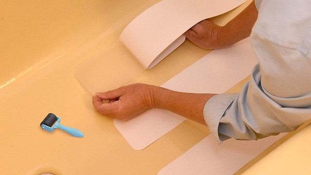 防滑膠帶新變化，家有老人孩子的，務必花三分鐘看看