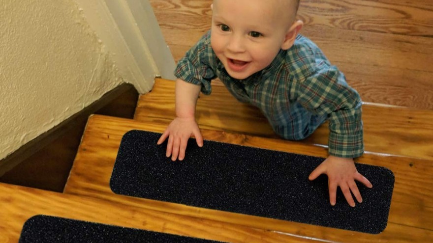 地面防滑如何解決？防滑膠帶來救場【昆山玉寰】