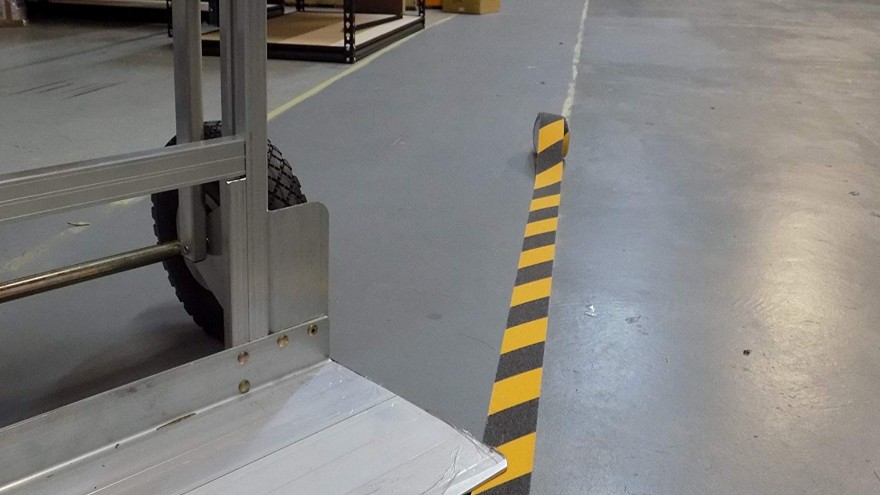 防滑膠帶，解決食堂地面打滑的好幫手