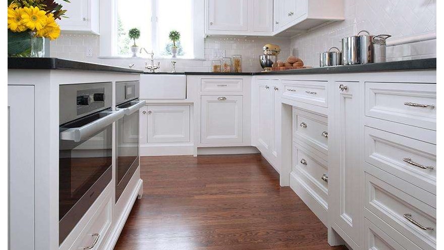 地面太油膩，很滑怎么辦？防滑膠帶輕松來解決【昆山玉寰】