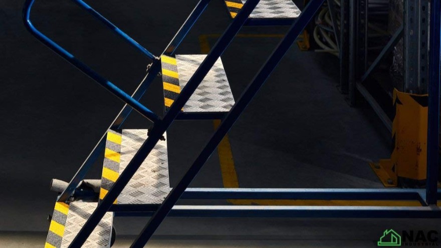 機器腳踏板為什么要用防滑膠帶？廠家來告訴您【昆山玉寰】