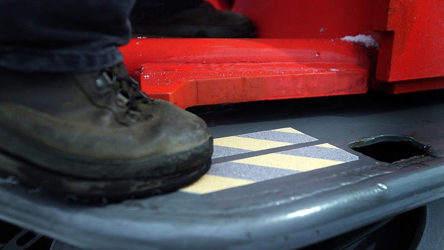 防滑膠帶掉不掉砂？廠家試驗數(shù)據(jù)【昆山玉寰】