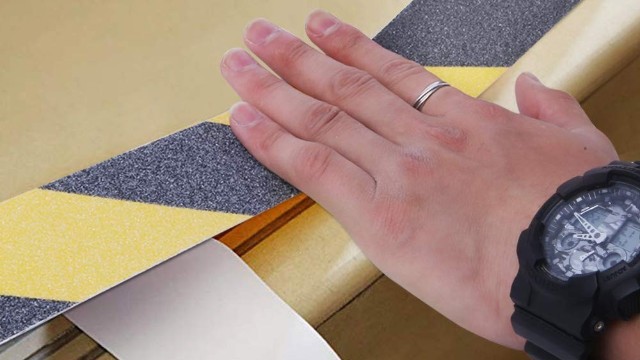 樓梯地磚防滑膠帶，讓走樓梯的你不再滑倒!